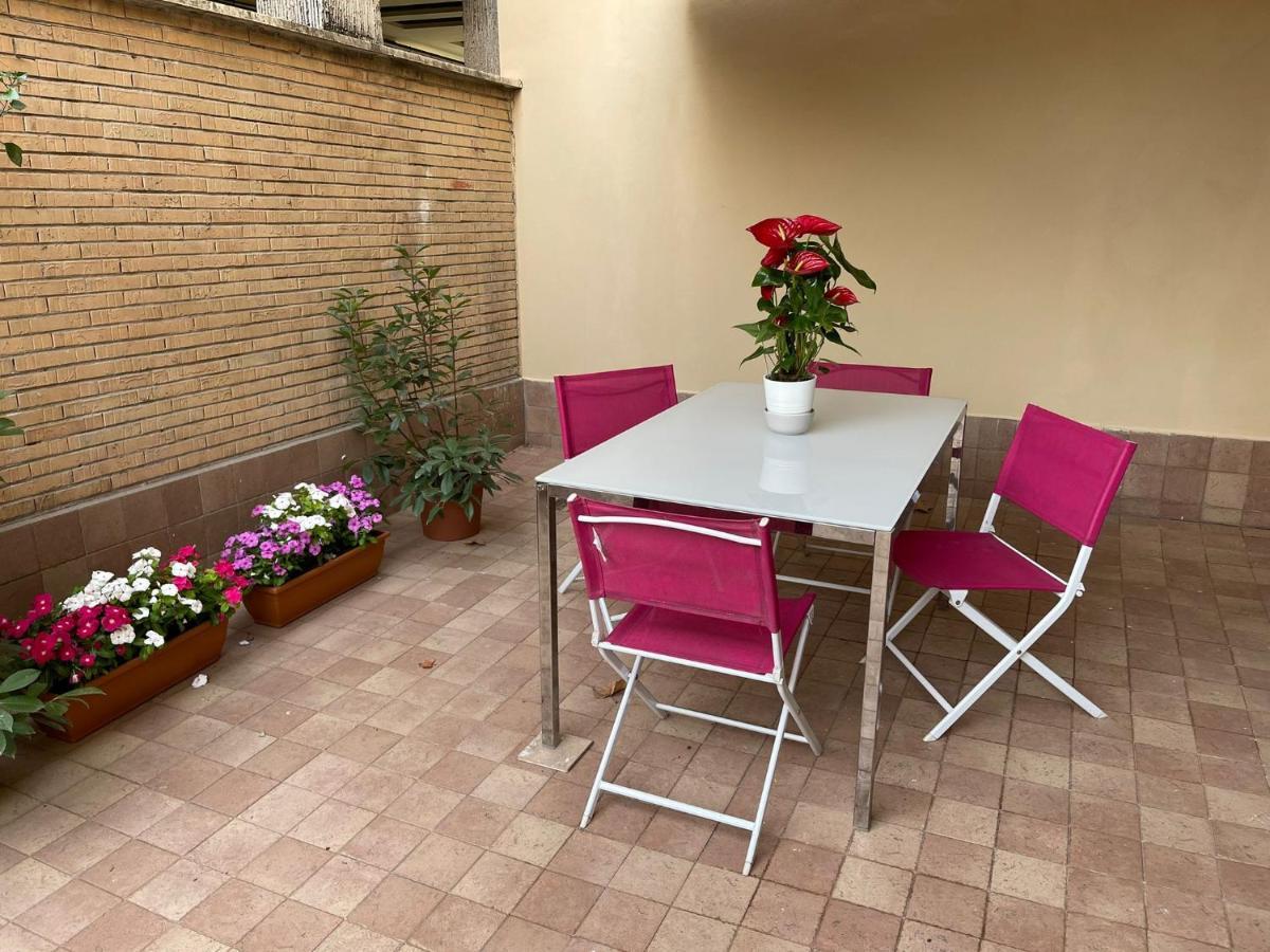 Flowers In Рим Екстер'єр фото